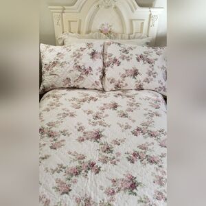 Simply Shabby chic Rachel Ashwell quilt